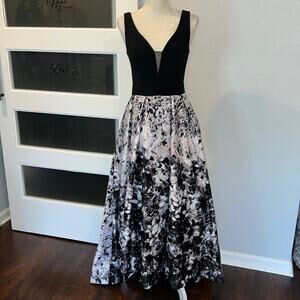 XSCAPE
Solid & Floral-Print Mesh Gown - Size 8